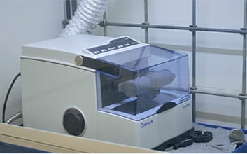 Cryogenic milling Image of Cryogenic milling machine