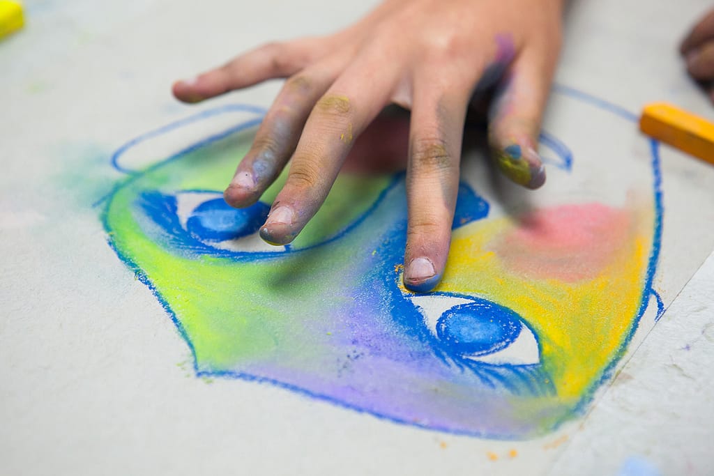 People_Making_Drawing