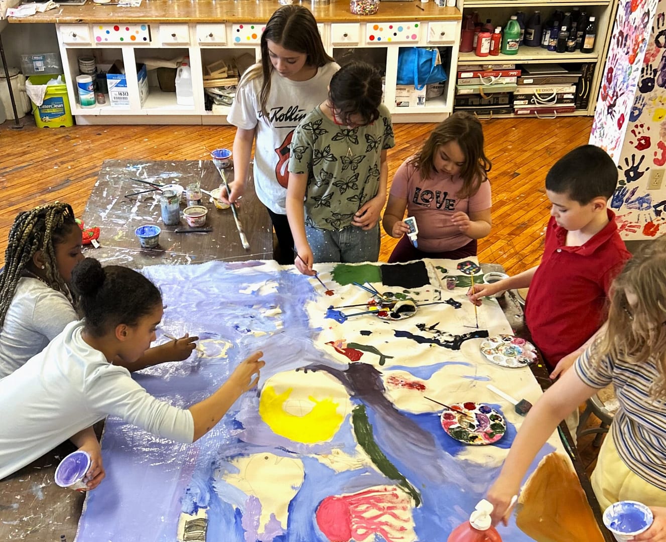 Campamentos de verano de exploración artística (6-10 años)