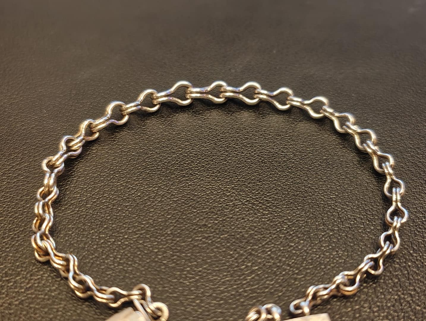 Creación de joyas: Pulsera «Loop and Loop»